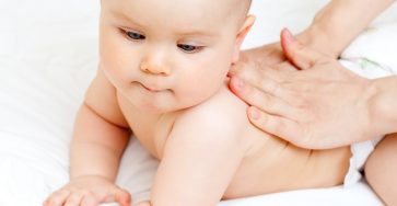 Mengatasi Perut Kembung Pada Bayi
