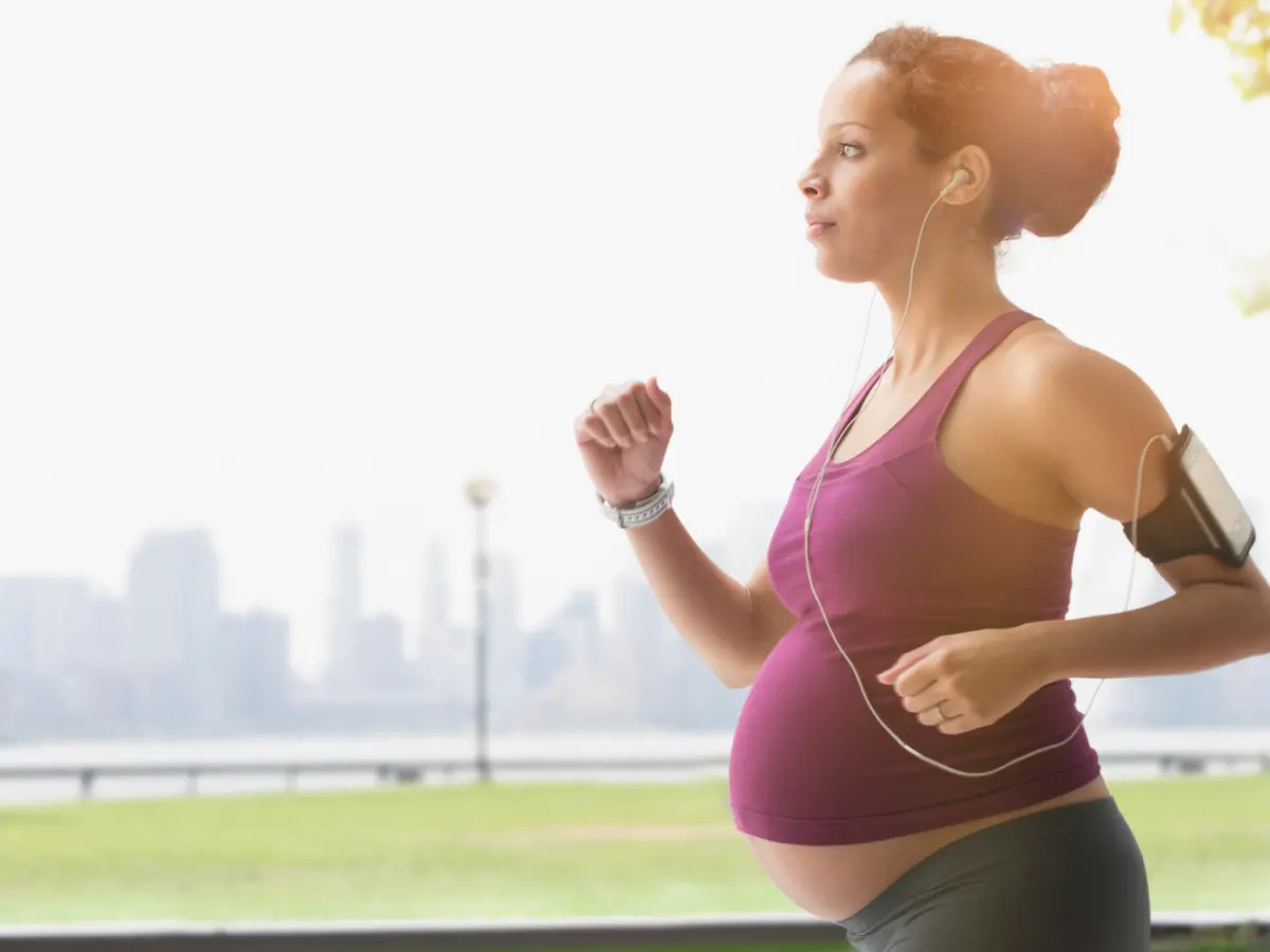 Manfaat Olahraga Untuk Saat Ibu Hamil: Senam, Jalan Santai, Yoga, dll