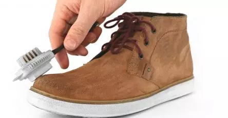 merawat sepatu bahan suede.