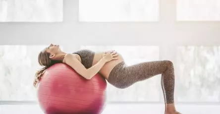 Manfaat Olahraga Untuk Saat Ibu Hamil: Senam, Jalan Santai, Yoga, dll