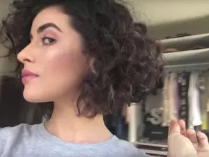 model rambut keriting