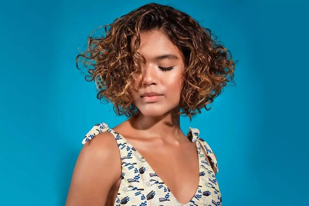 model rambut keriting