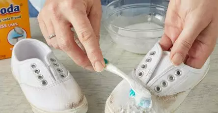 Cara Membersihkan Sepatu Putih yang Menguning